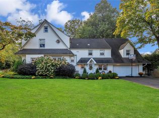 453 Roslyn Rd, Williston Park, NY 11596