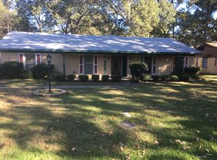 902 Silver Falls Rd, Longview, TX 75604