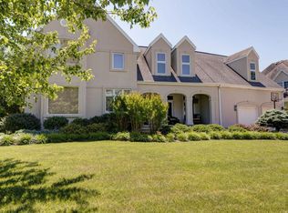 2232 S Oakbrook Ave, Springfield, MO 65809