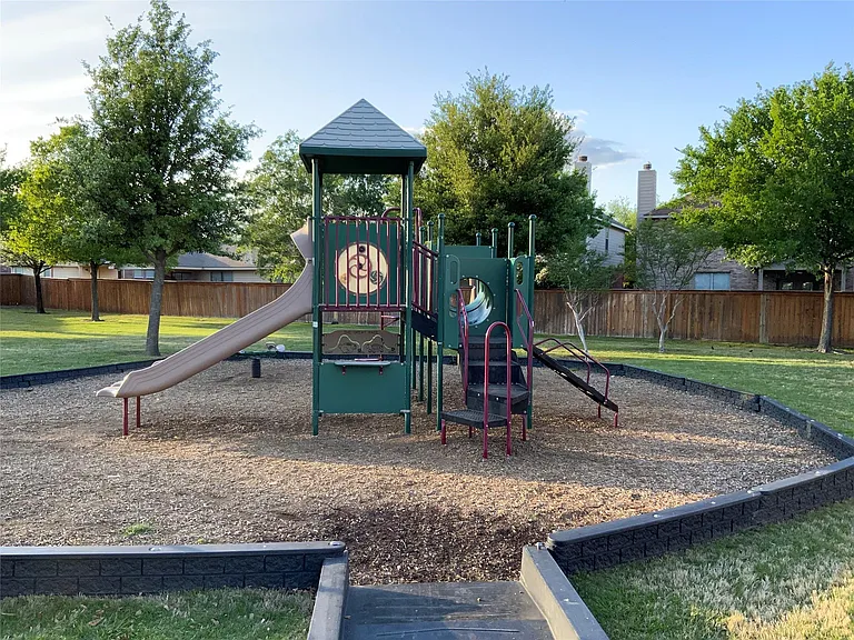 421 Goldstone Ln — Photo 21