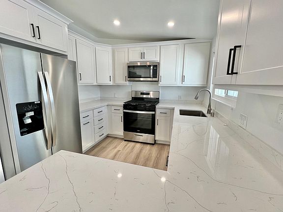 3rd image of 3209 Bayside Dr