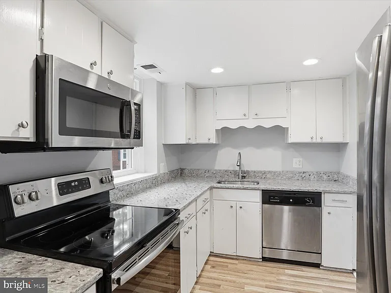 2832 S Abingdon St #B1 — Photo 5