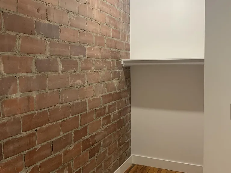 240 1st St NE #4 — Photo 16