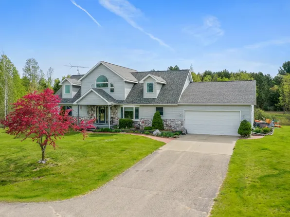 201 Country Ct, Houghton Lake, MI 48629