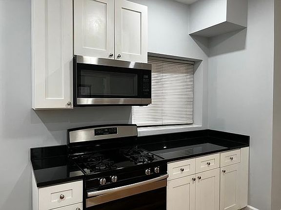 2nd image of 1851 W Chicago Ave APT 1R