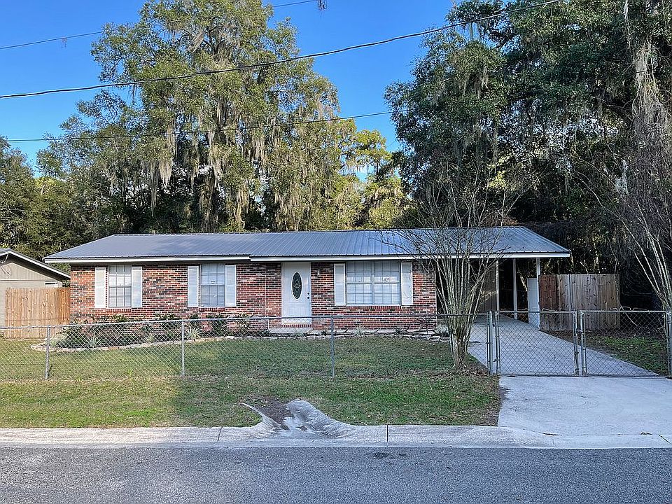 1st image of 704 Kirk St