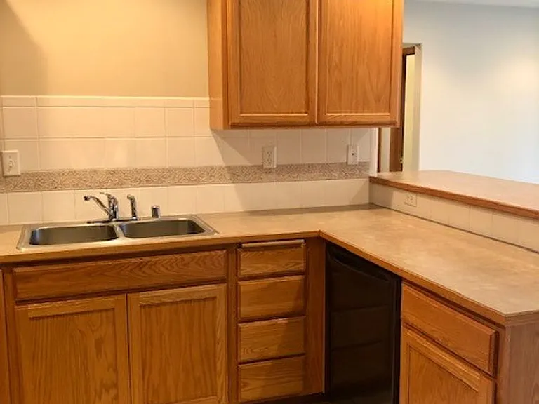 302-309 E Blackhawk Dr — Photo 3