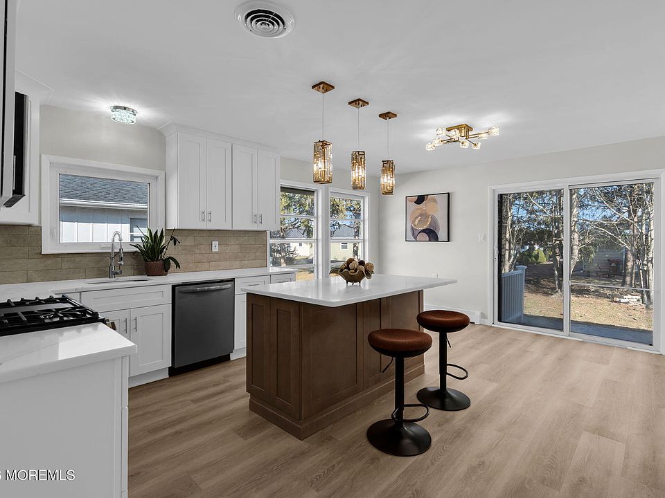1st image of 336 Saint Thomas Drive