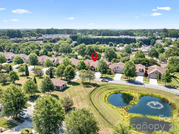 127 Brawley Point Cir, Mooresville, NC 28117