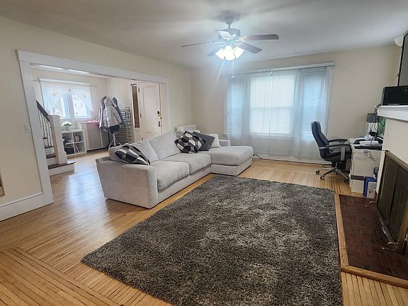 3rd image of 102 Barnett St