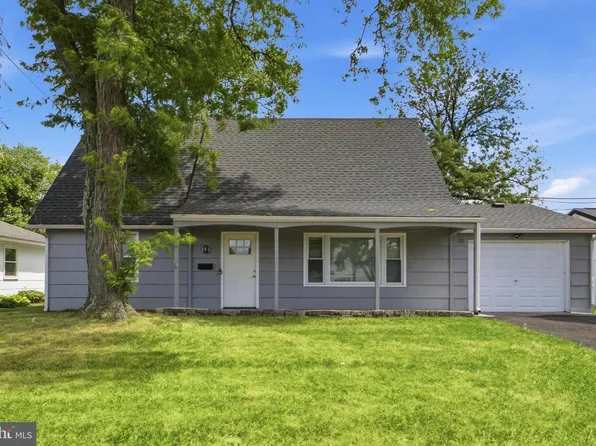 12 Holbrook Ln, Willingboro, NJ 08046