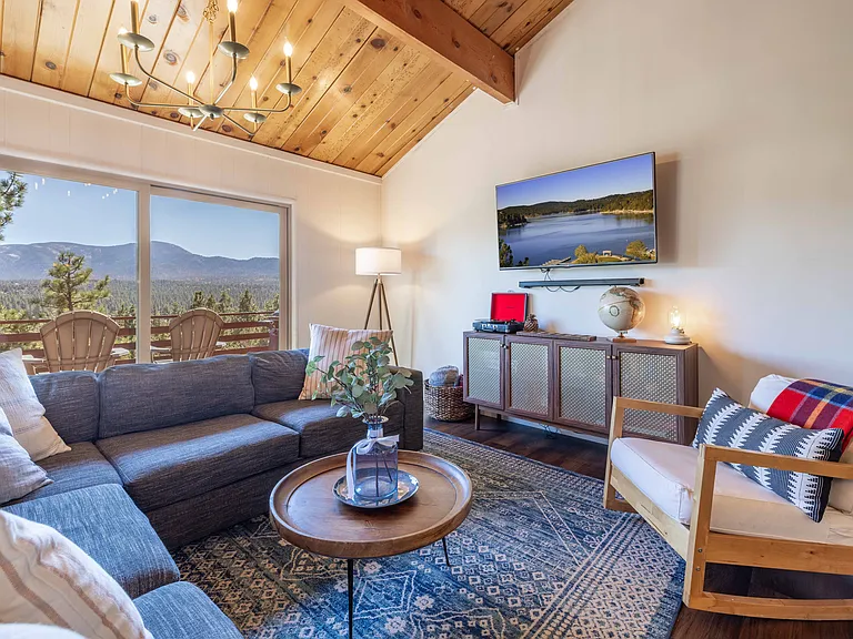 1086 Whispering Forest Dr — Photo 4