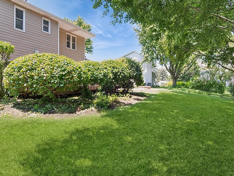 2408 Newport Dr — Photo 20