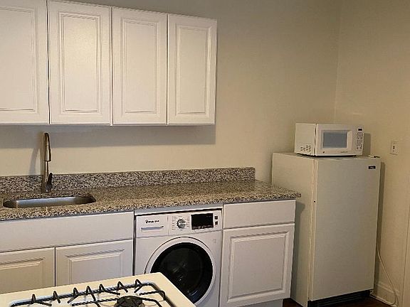 2nd image of 854 N High St