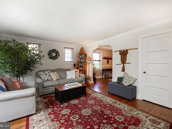 3rd image of 287 Griffen St