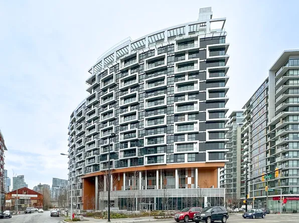 1768 Cook St #407, Vancouver, BC V5Y 0N3