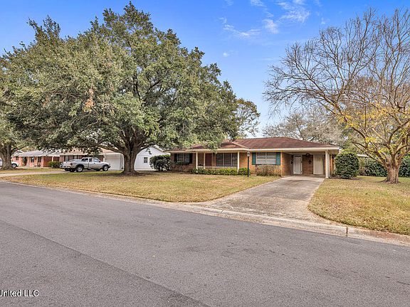 3rd image of 6308 Chaucer Dr