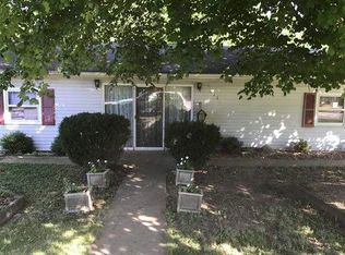 911 E Washington St, Morris, IL 60450