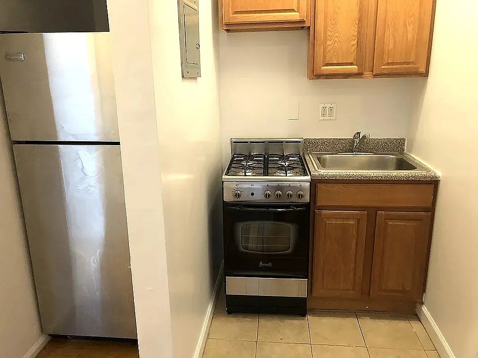 2nd image of 715 W 170th St APT 16