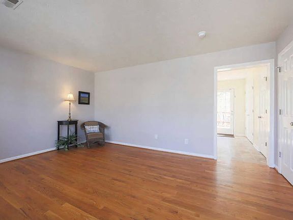 2nd image of 511 Ridgefield Ave