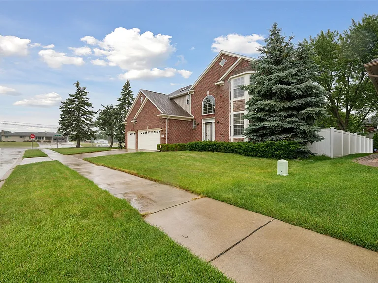 4976 Saddle Brook Ct — Photo 4