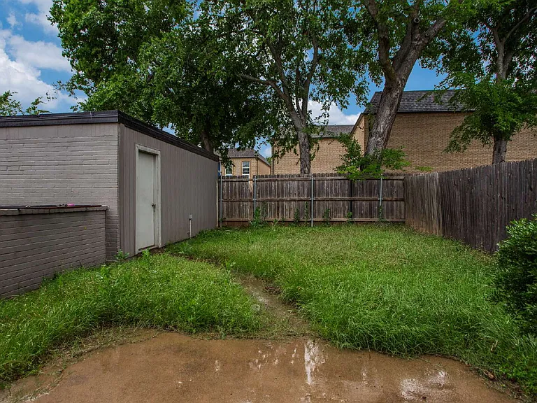 4555 Altamesa Blvd — Photo 24