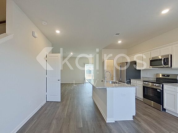 5th image of 2109 Banyon Cir