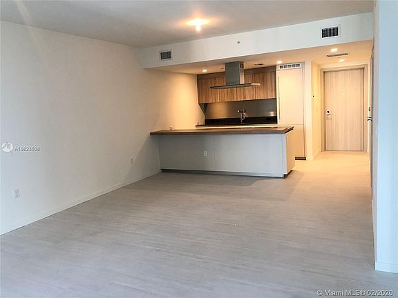4th image of 1000 Brickell Plz #4403