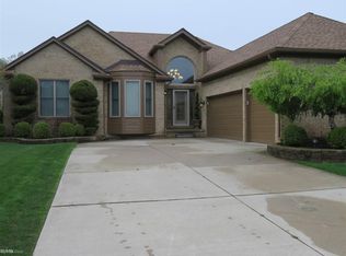 45575 Thorn Tree Ln, Macomb, MI 48044