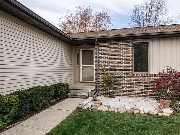 5th image of 456 Berkshire Dr