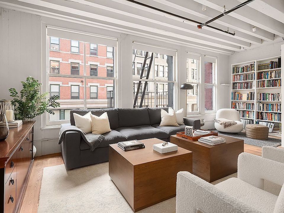 1st image of 158 Franklin St Floor 3