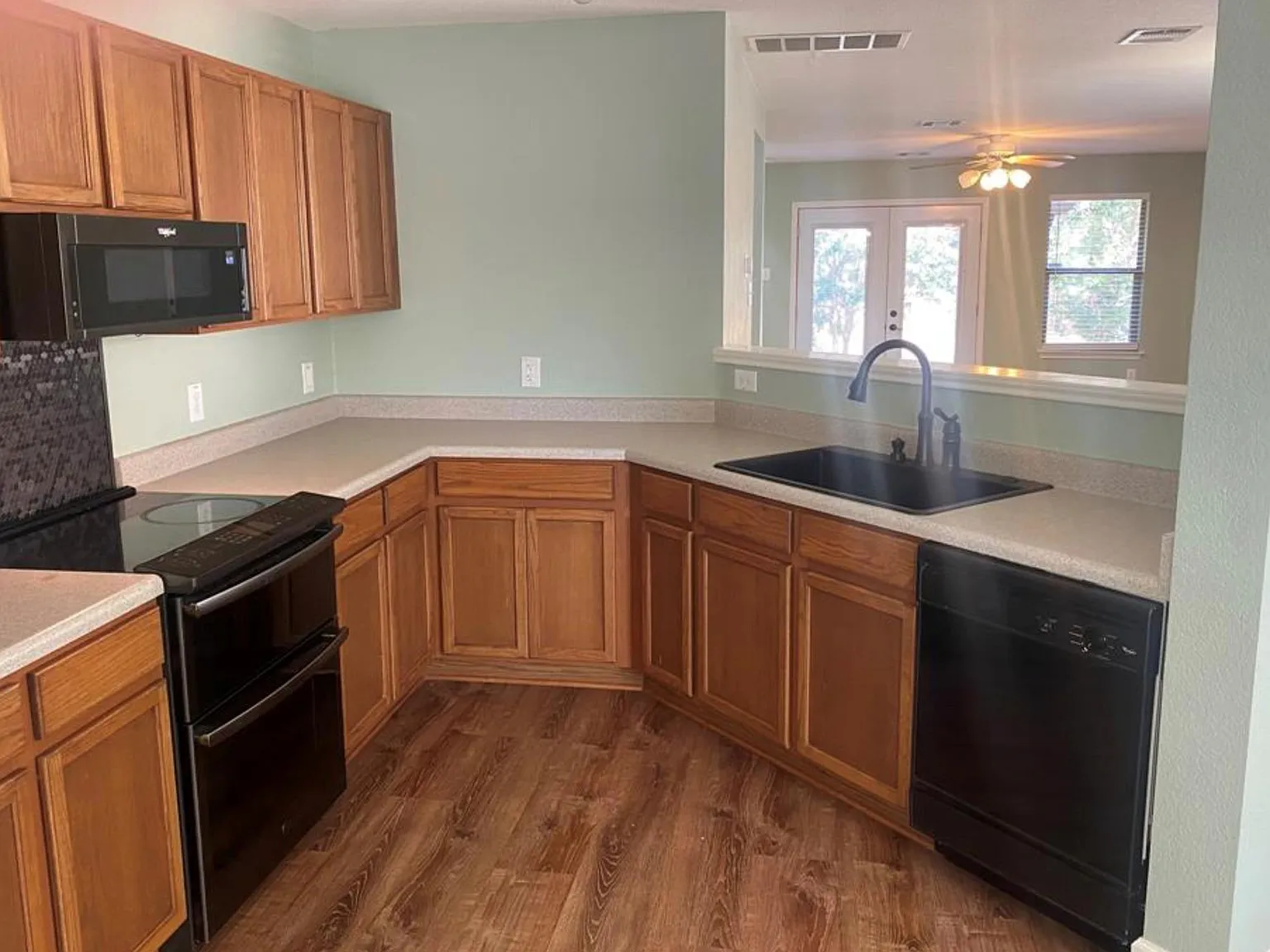 3 bed, 2.5 bath, 1780 sqft, $1,850 — Photo 4