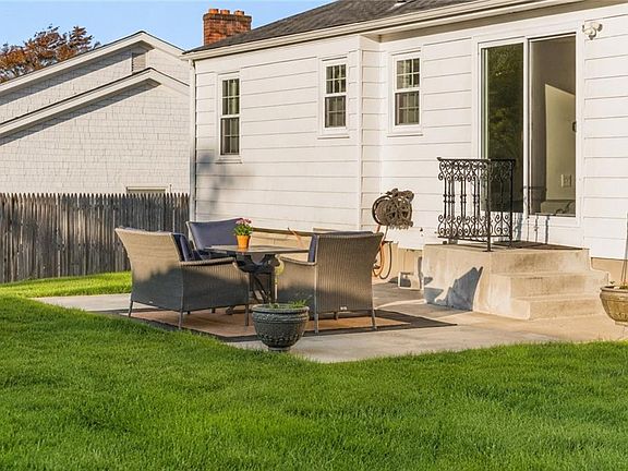 3rd image of 114 Birchwood Dr