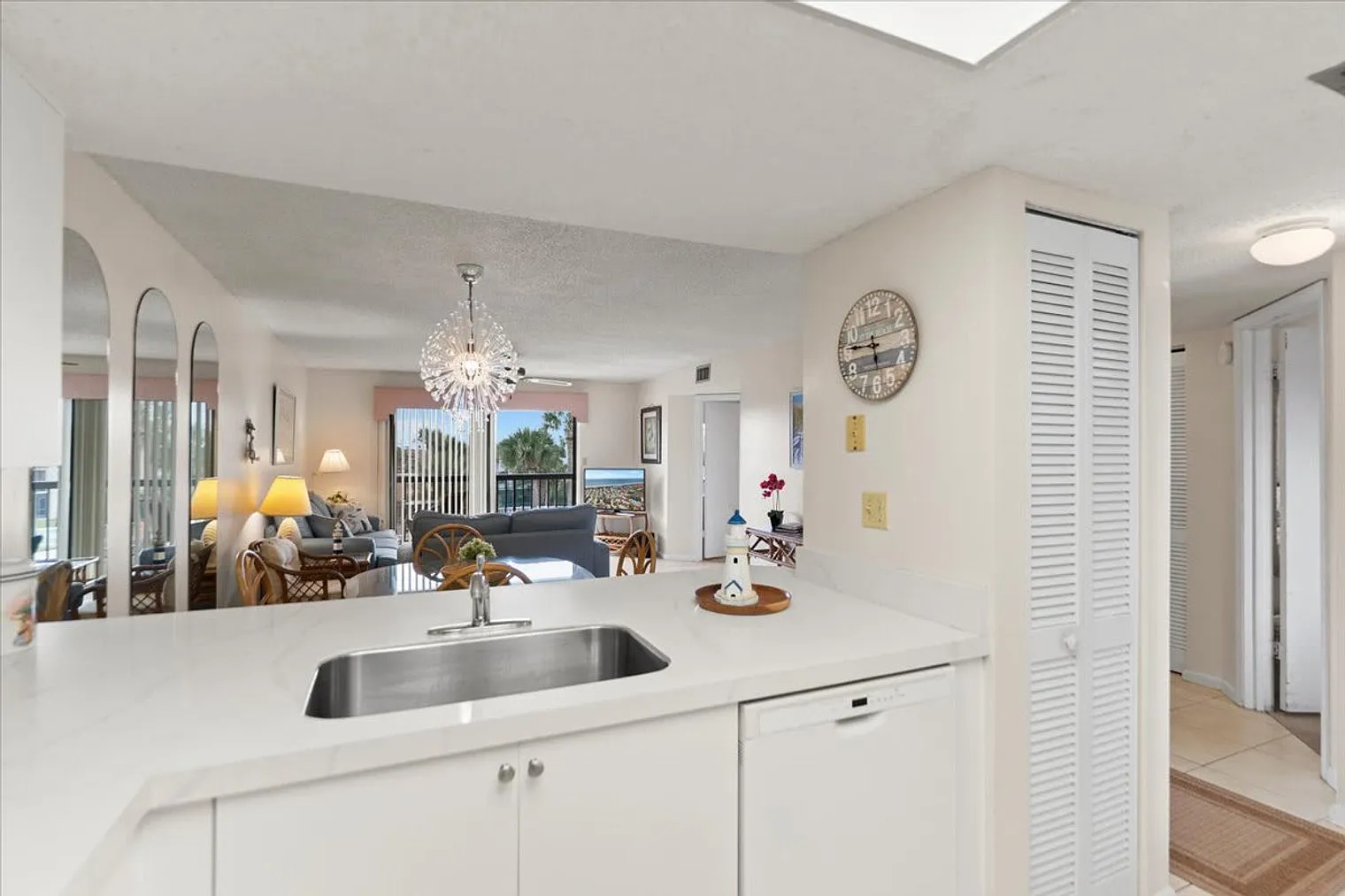 2 bed, 2.0 bath, 1033 sqft, $2,666 — Photo 3