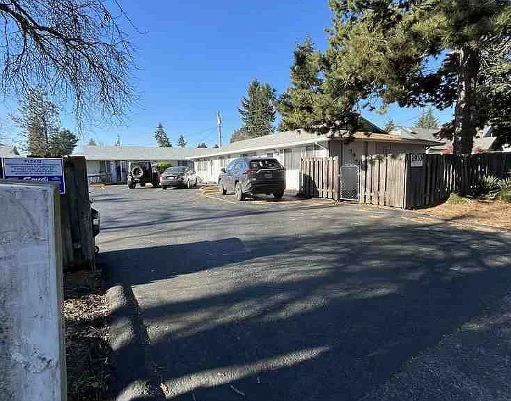 1910 NE Stapleton Rd #1 — Photo 1