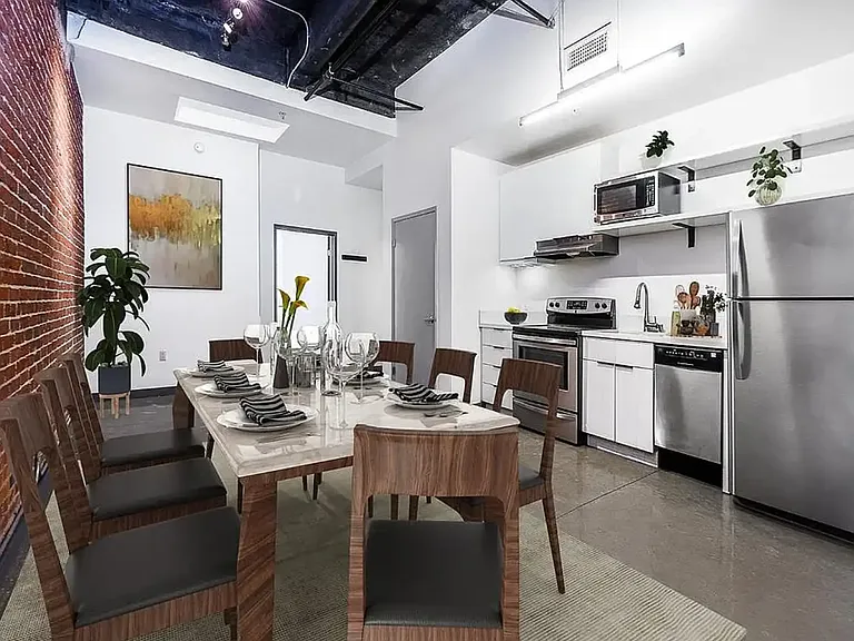 1411 Valencia St — Photo 11