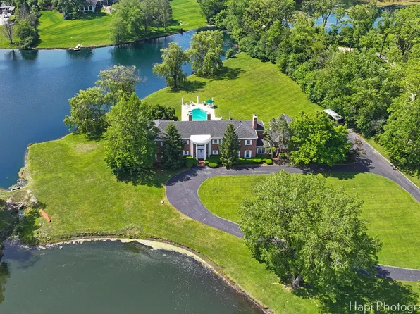 7 Three Lakes Rd, Barrington, IL 60010