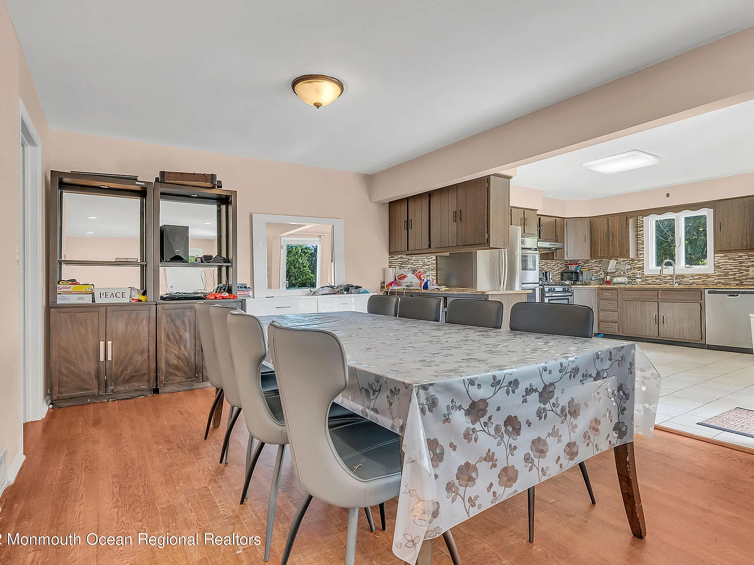 6 bed, 1810 sqft, $2,700 — Photo 3