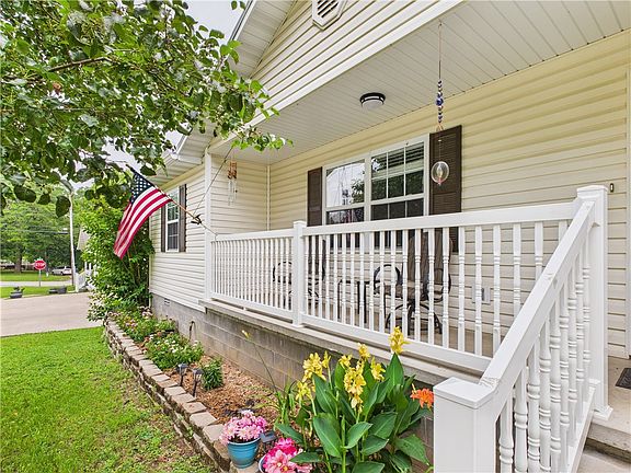 5th image of 104 Paradise Cove Ln