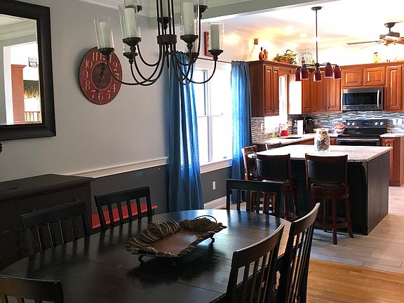 dining room to kitchen