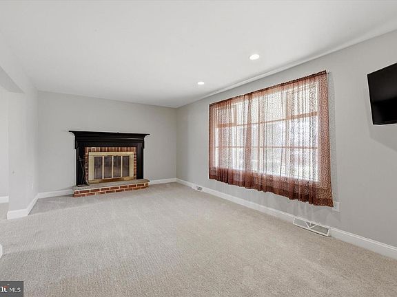 3rd image of 211 E Providence Rd