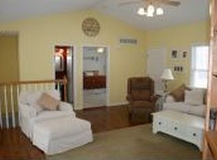 1202 Delaware St, Tonganoxie, KS 66086