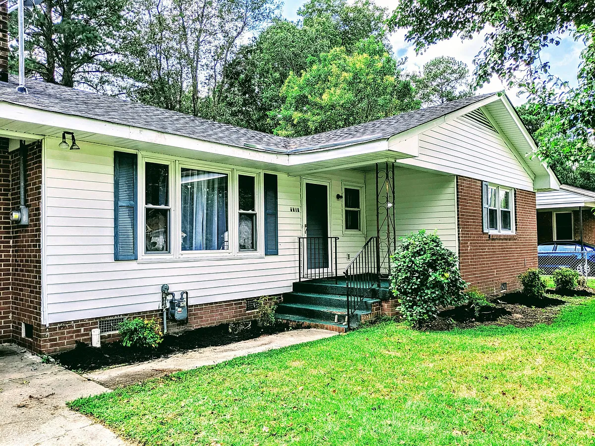 Building Photo - 2614 Tryon Dr