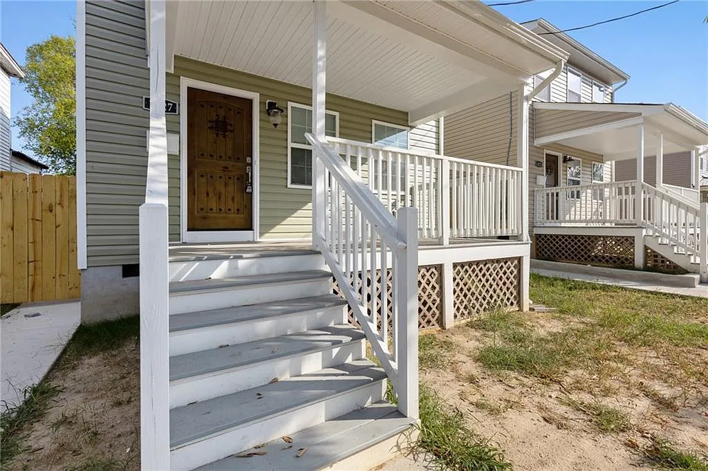 3 bed, 1900 sqft, $2,700 — Photo 1