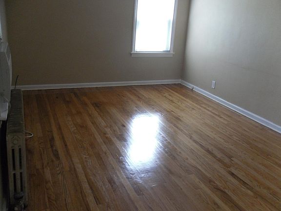 5th image of 35 Jones St
