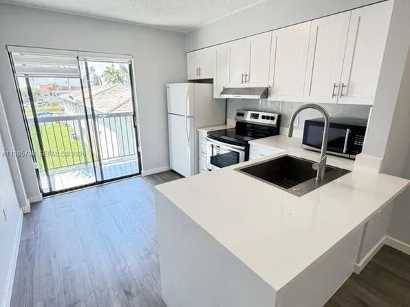 5290 W 21st Ct APT 301, Hialeah, FL 33016