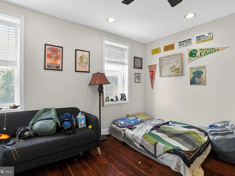 2623 Emerald St — Photo 17