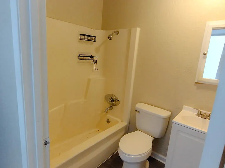 905 N Main St #6 — Photo 5