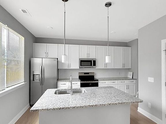 2nd image of 1817 Vista Ter