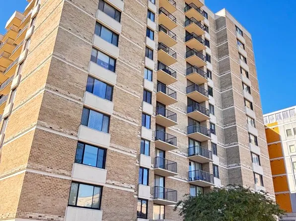 4 Monroe St APT 210, Rockville, MD 20850